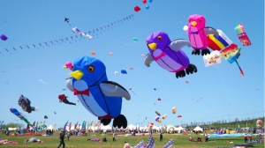 ФОТОФАКТ: Тысячи воздушных змеев запустили во время фестиваля на востоке Китая