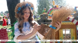 Секреты яблочного мохито, травоплетения и предсказания от "Льняной карусели". Чем запомнился фест в Корме