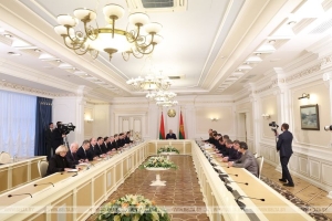 Лукашенко о развитии искусственного интеллекта: надо осторожнее бросаться на какие-то новинки