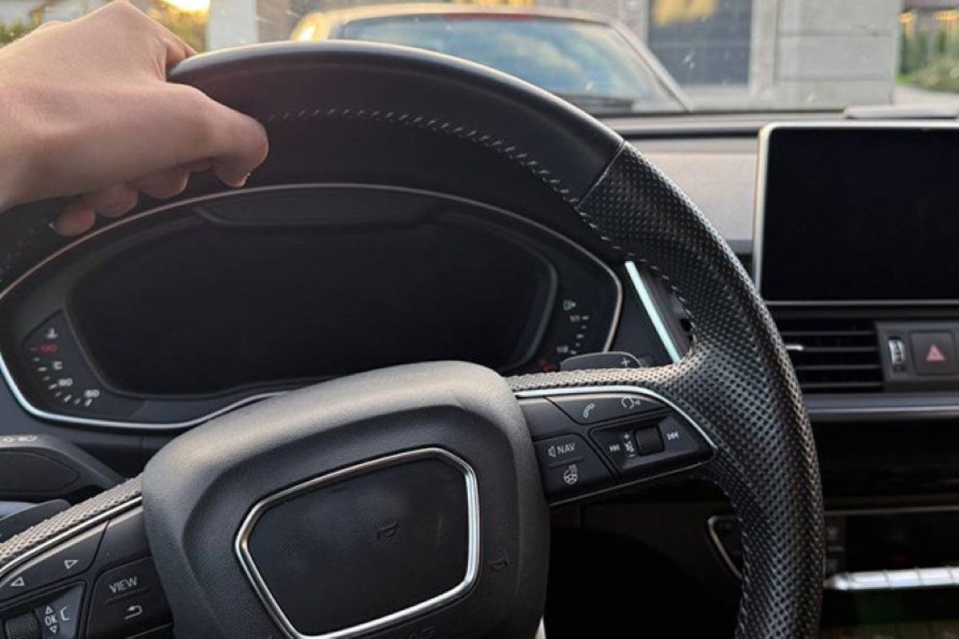 Можно ли без разрешения таможни передавать временно ввезенный транспорт для личного пользования, рассказали в ГТК