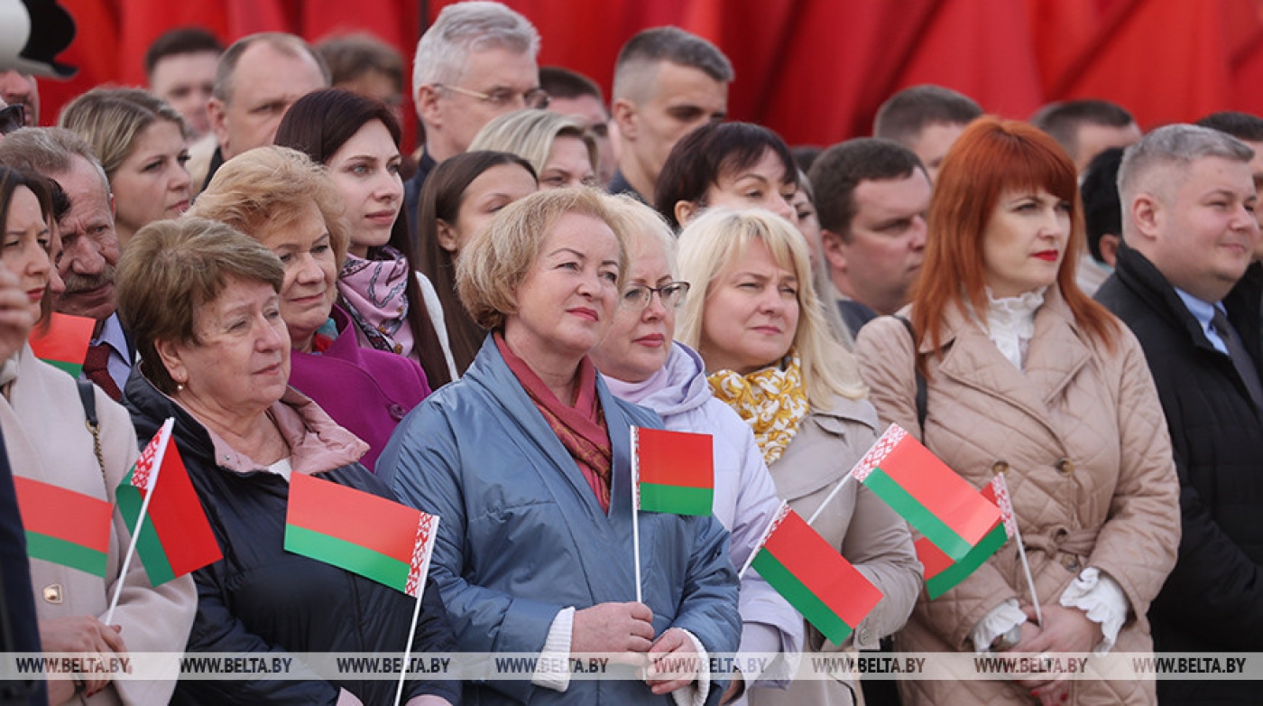 Лукашенко: если не будем вкалывать - погибнем