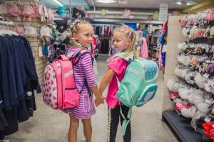 Как организованы школьные базары и что предлагают белорусские предприятия к новому учебному году