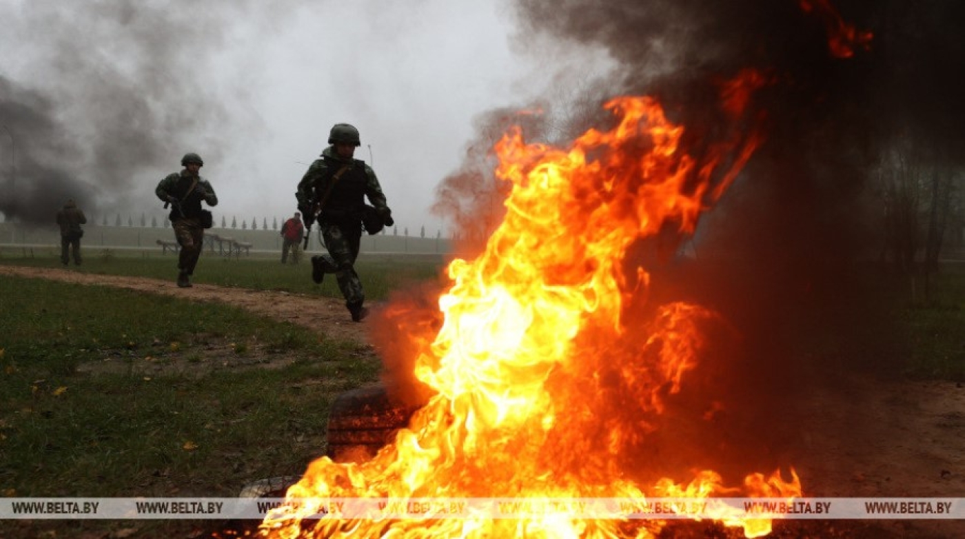 Марш-бросок и рукопашный бой. В Горанях проходят испытания на право ношения черного берета