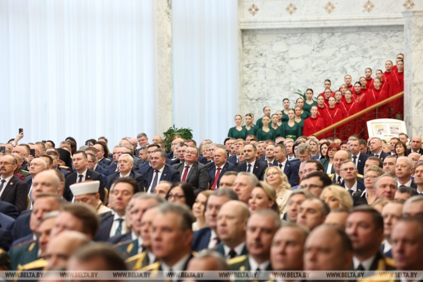 Лукашенко: мир шатается, и Беларусь ходит по краю пропасти системного геополитического кризиса