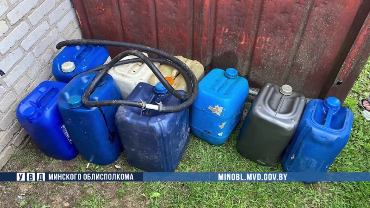 На Минщине задержаны похитители топлива с комбайнов