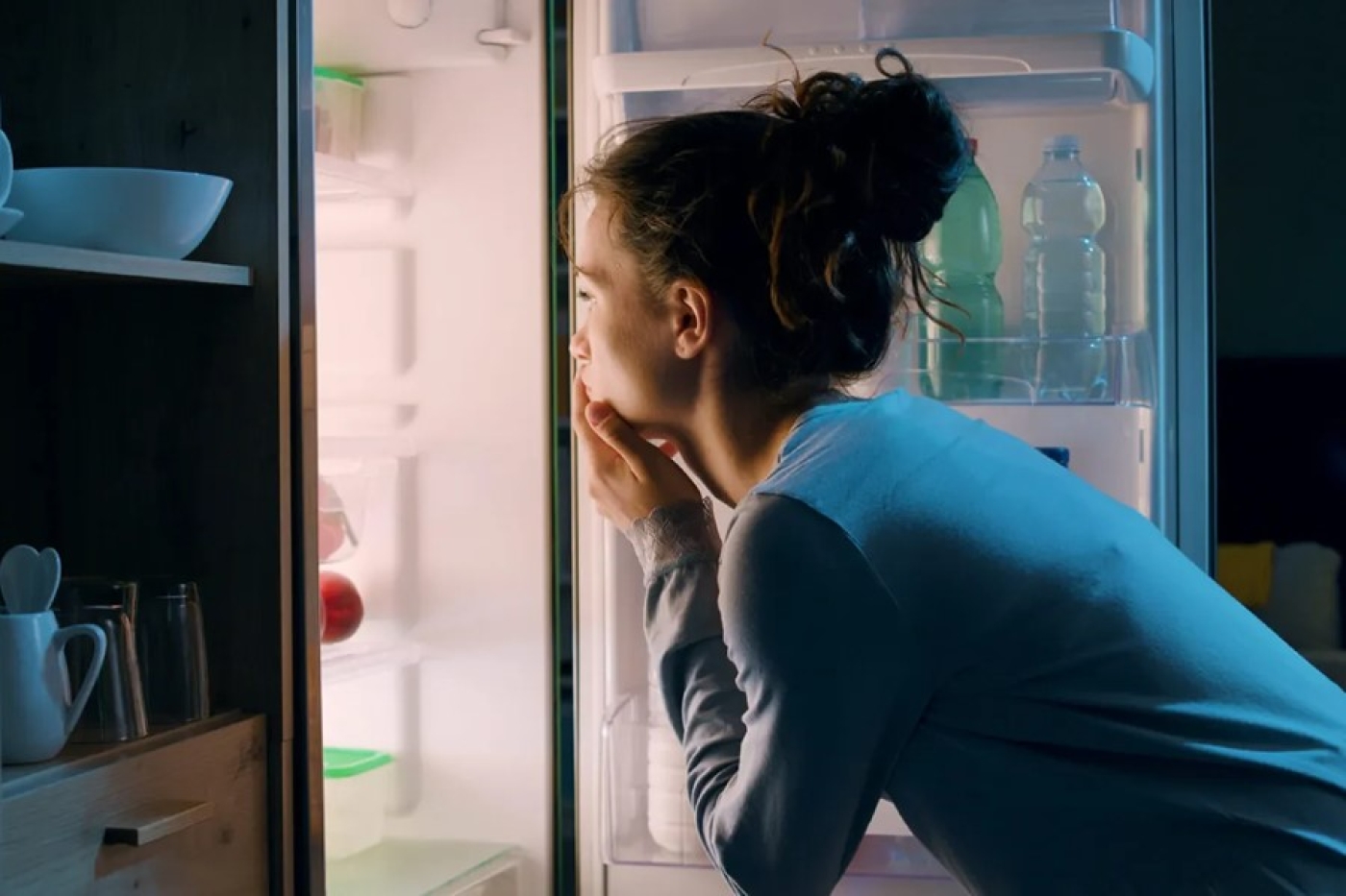 Почему нельзя заедать стресс и в какой момент голод становится опасным для психики?