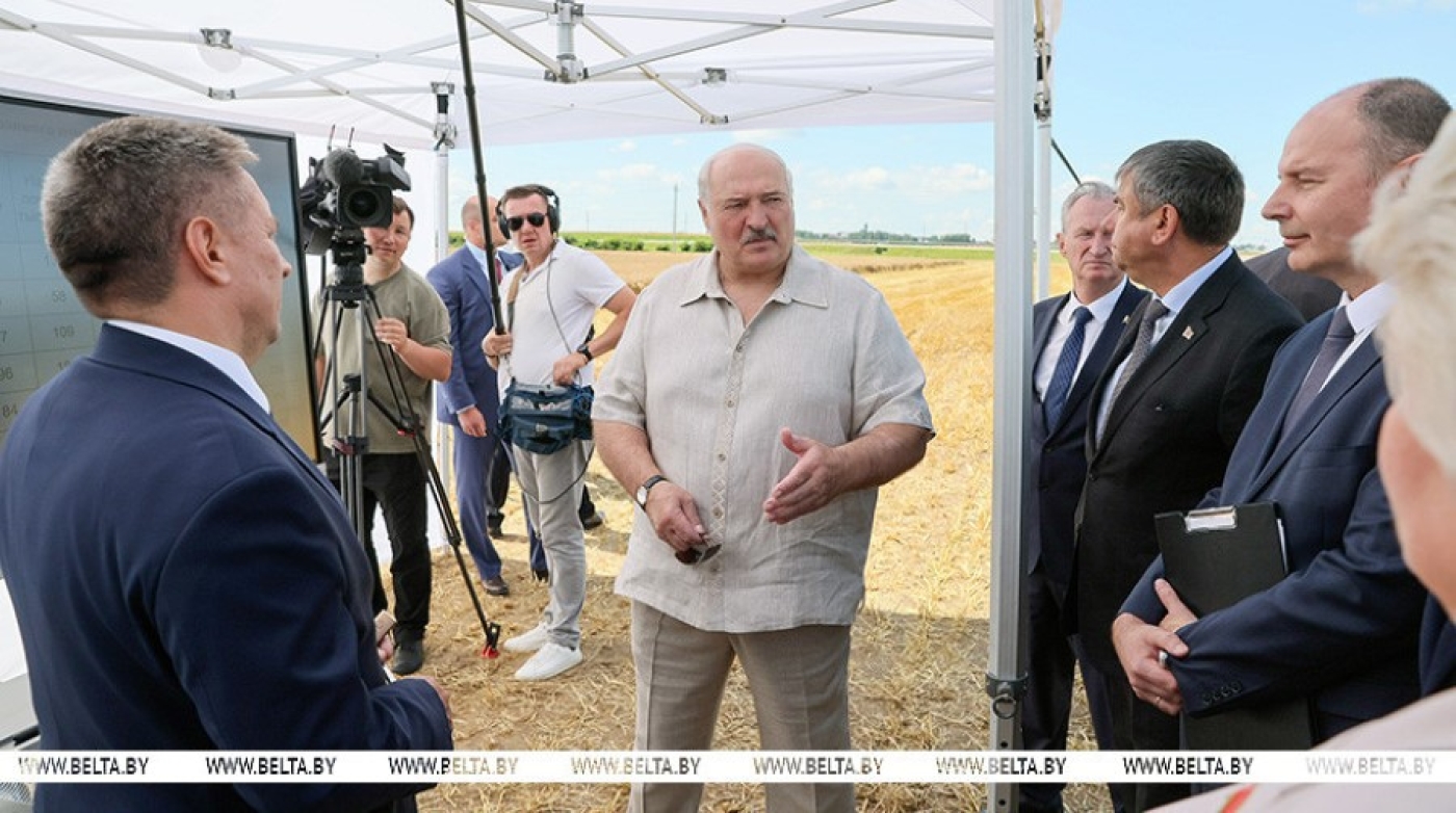 Лукашенко об уборочной кампании: надо ускоряться, чего бы ни стоило