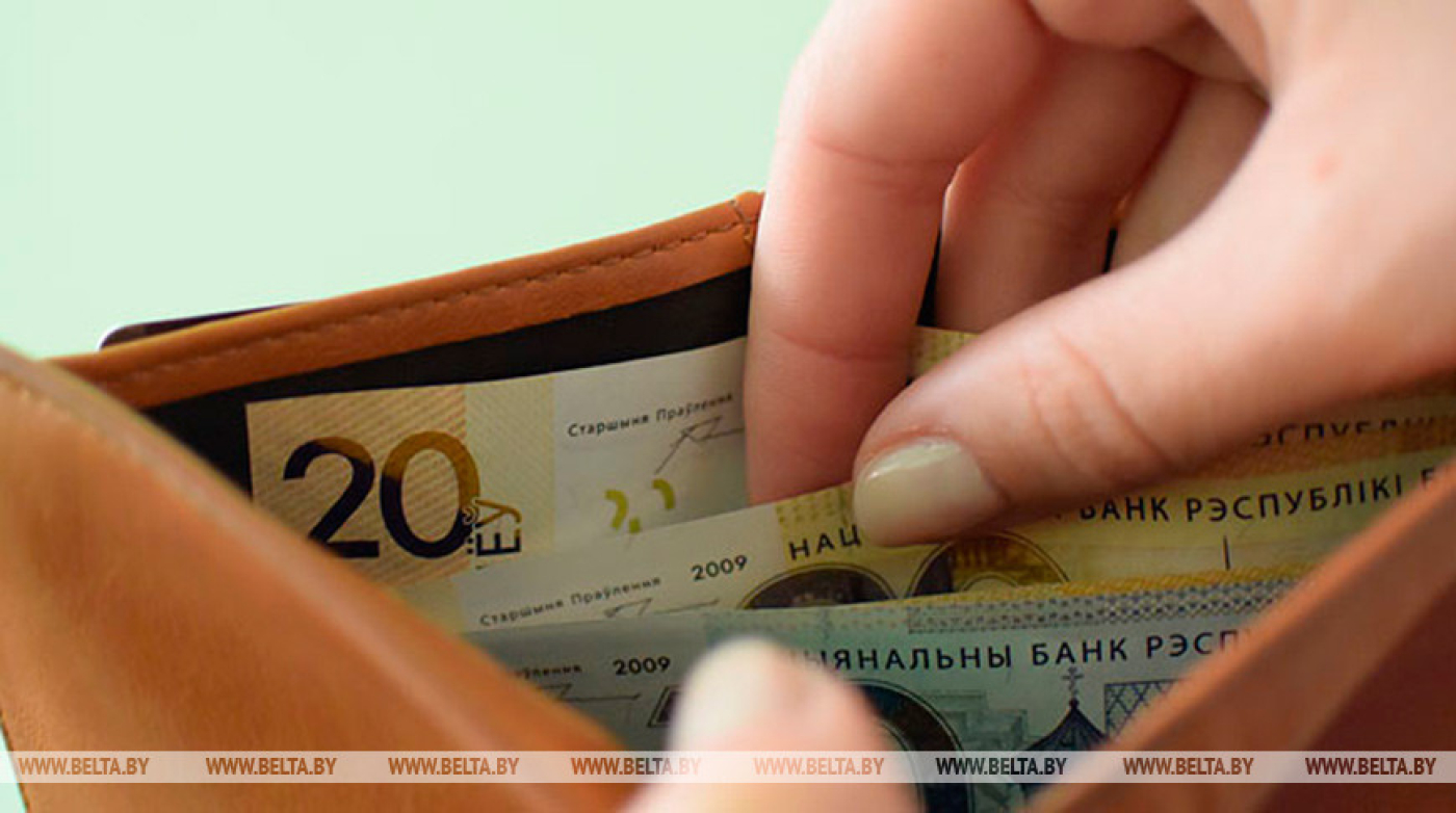 Учителям увеличили размер надбавки за работу в отрасли
