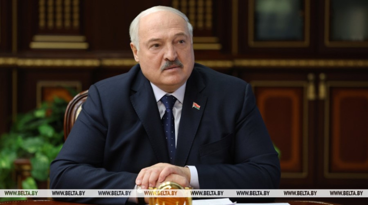 Лукашенко сравнил включение денежного печатного станка с самоубийством и заявил, что таких планов нет