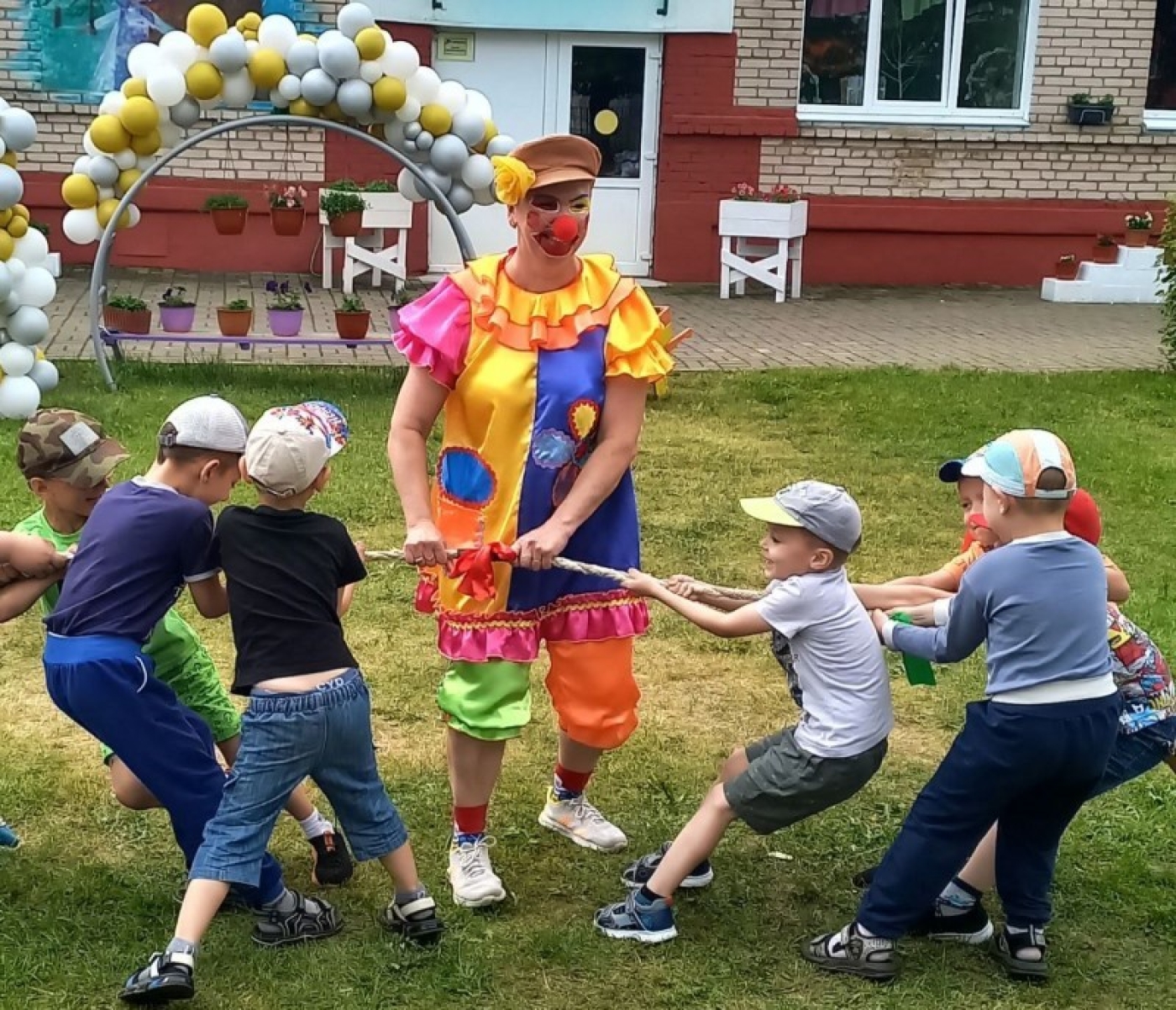 В саду №2 прошёл весёлый, яркий и позитивный праздник ко Дню защиты детей.
