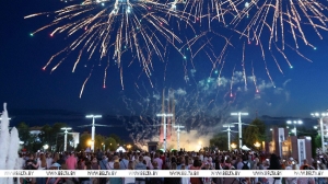 Незабываемый красочный фейерверк озарил небо над городами Беларуси в День Независимости