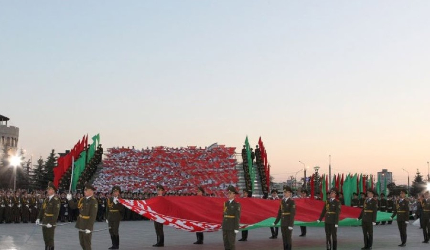 500 м длиной и 9 м шириной. В Минске пронесут 11 мая самый большой флаг Беларуси