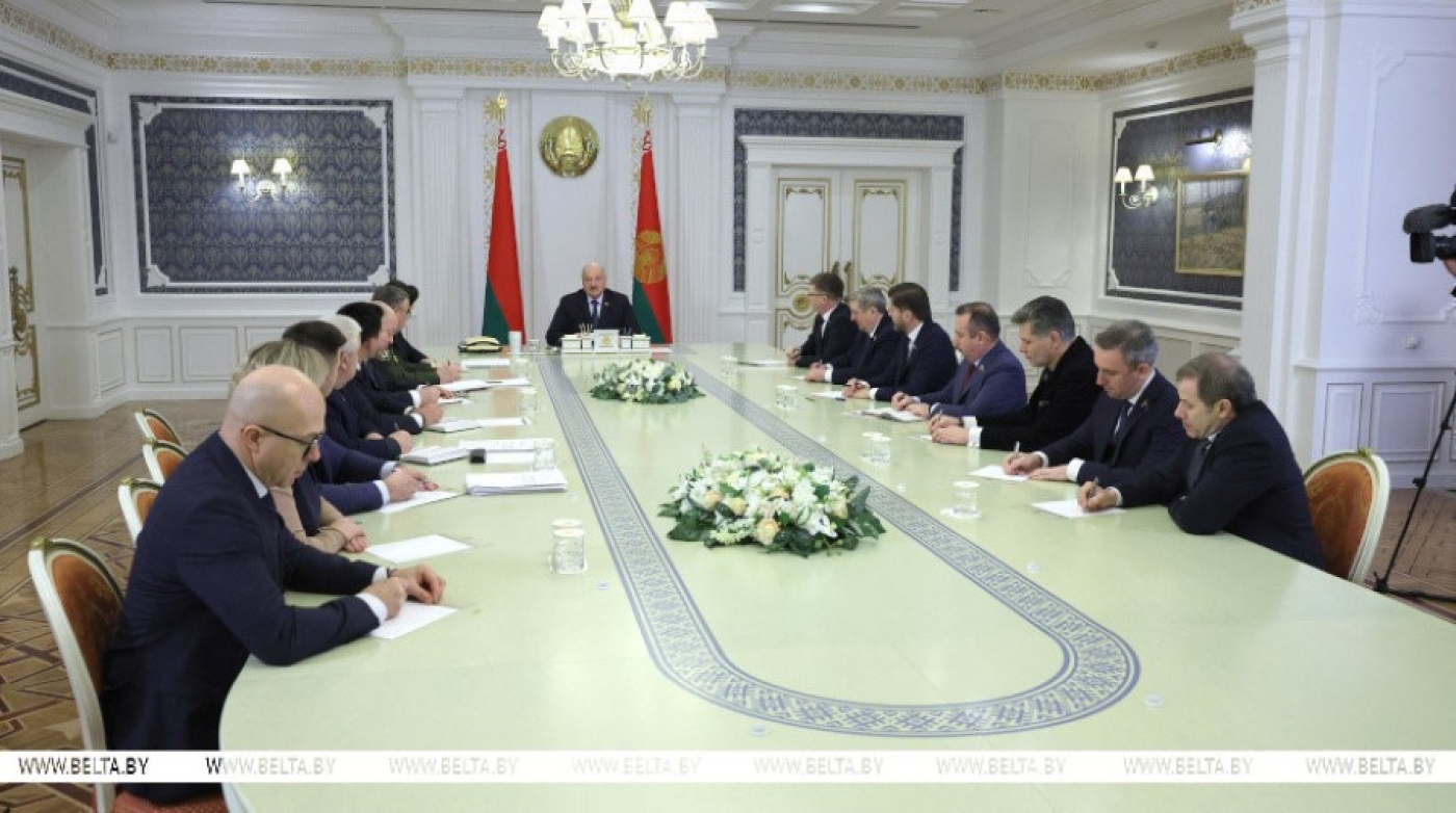 "Главное - не агитация, а обратная связь от народа". Лукашенко провел встречу с доверенными лицами