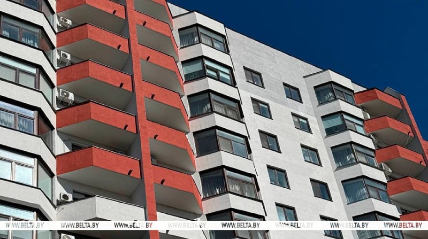 Лукашенко: жилищный вопрос военнослужащих надо решить за три года