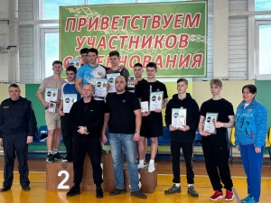 Соревнования по армрестлингу среди учащихся Березинского района!