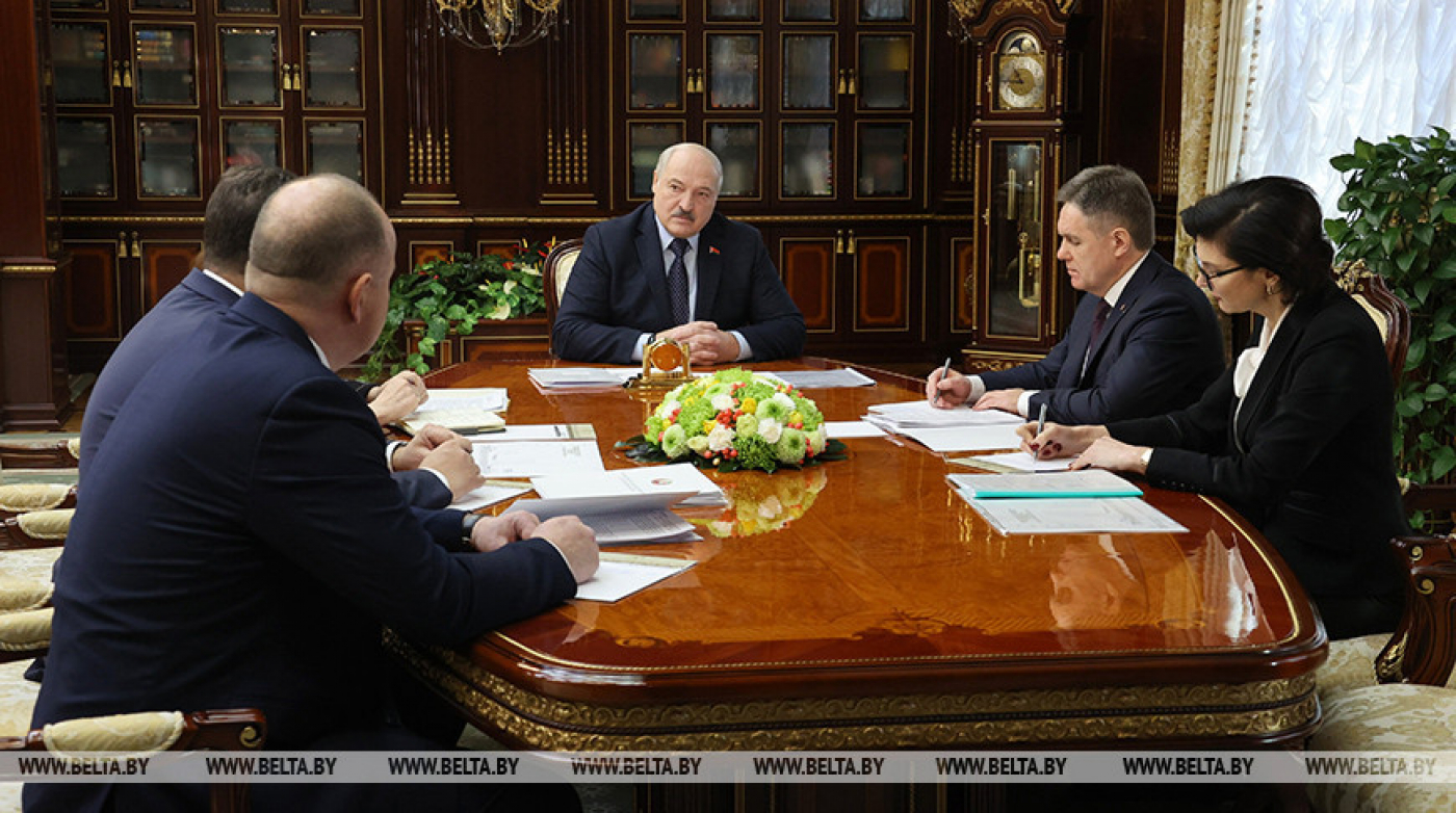 "Государство для народа, ну так народ надо лечить!" Президент доклад Пиневича разбавил большой ложкой дегтя