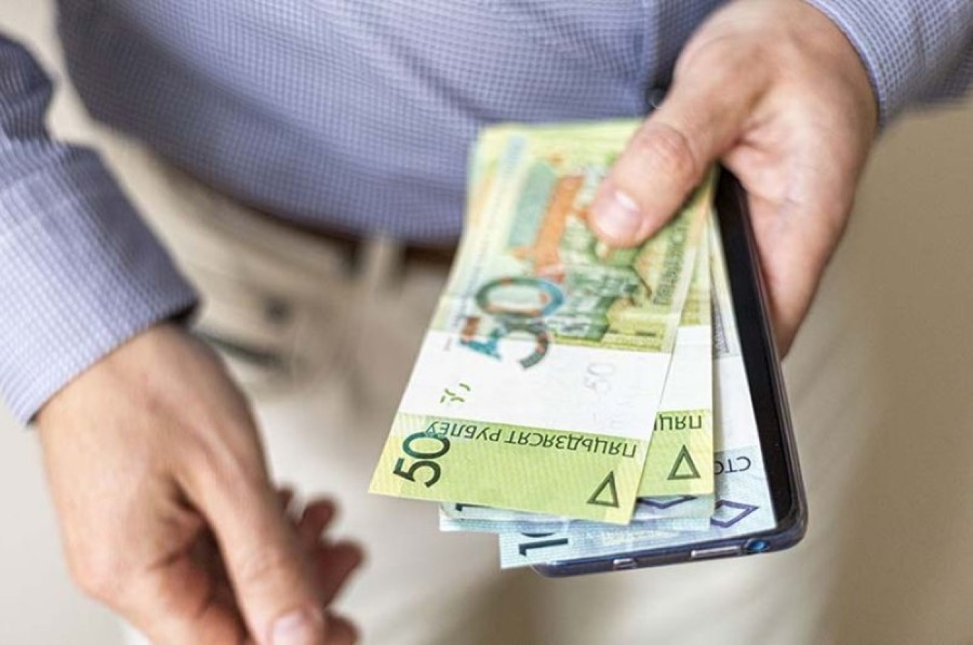 Пособие по уходу за пожилым старше 80 лет или инвалидом 1-й группы. В Минтруда напомнили о нюансах