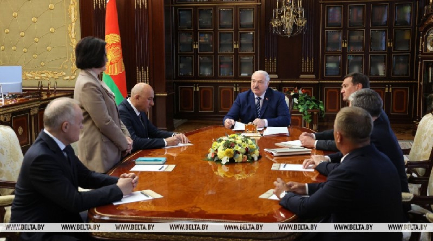 "Деньги должны доходить до детей". Лукашенко требует усовершенствовать материальную поддержку многодетных