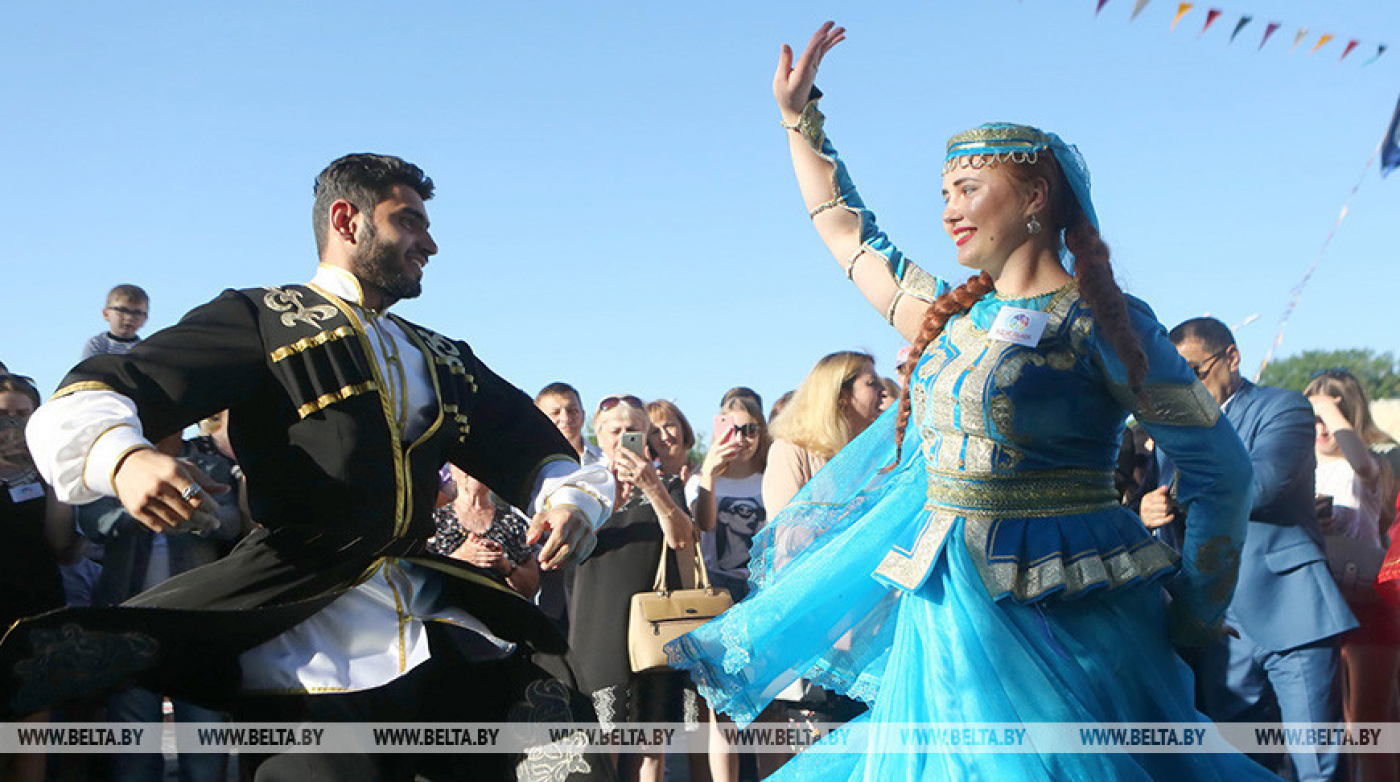 Лукашенко: фестиваль национальных культур отражает открытую и миролюбивую политику Беларуси
