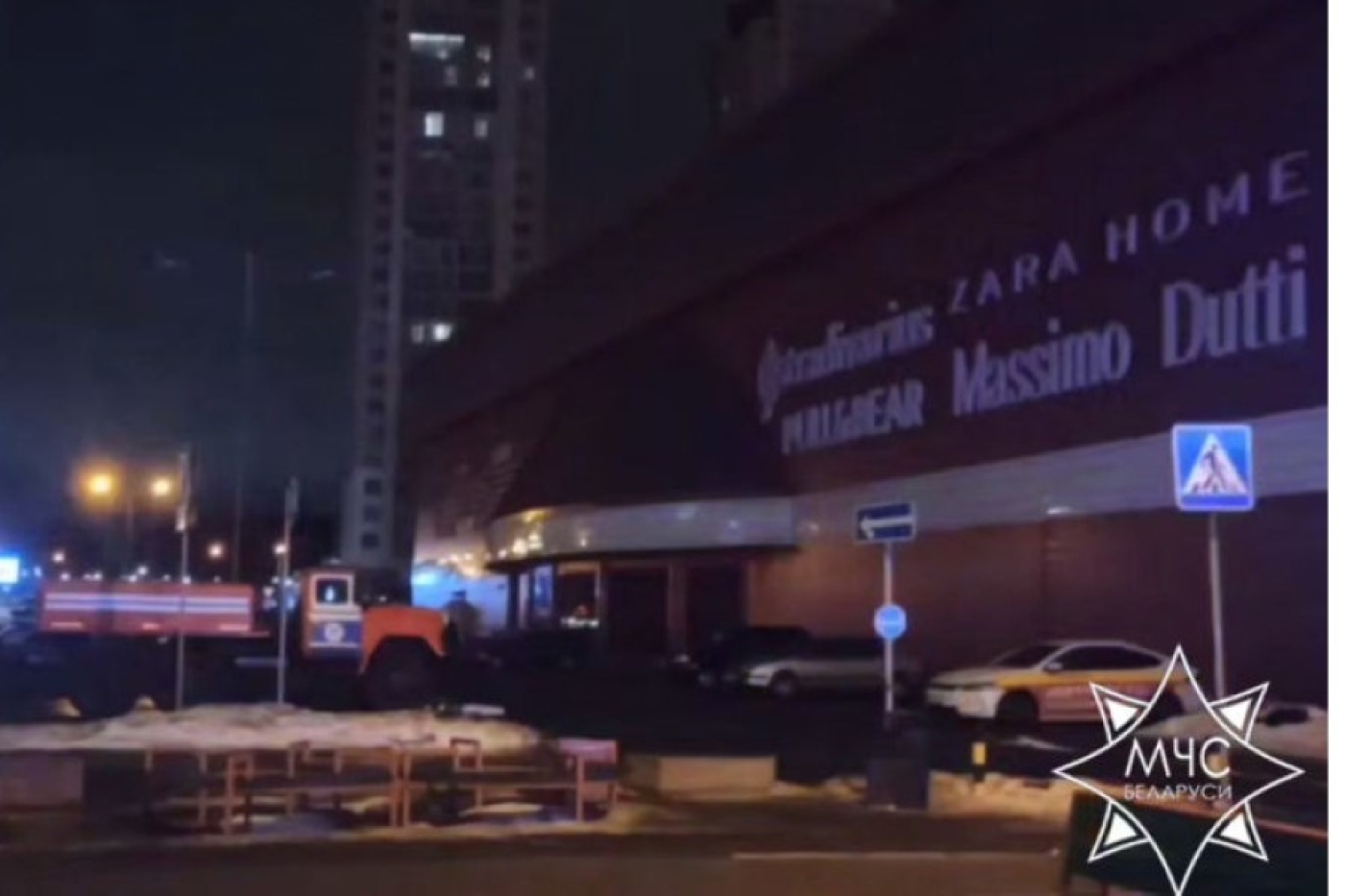 Ночью спасатели ликвидировали пожар в здании ТЦ в Минске