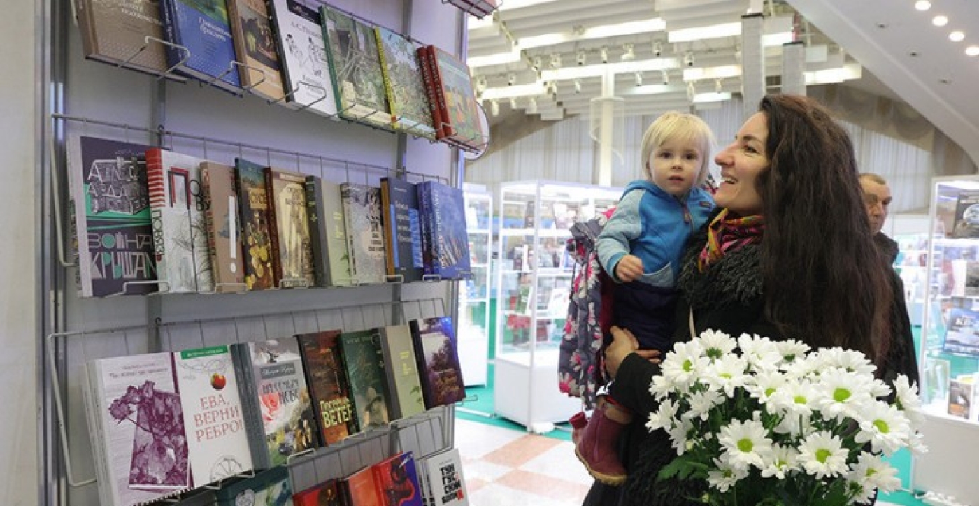 Победителей конкурса на соискание литературной премии Миноблисполкома наградили на книжной выставке-ярмарке