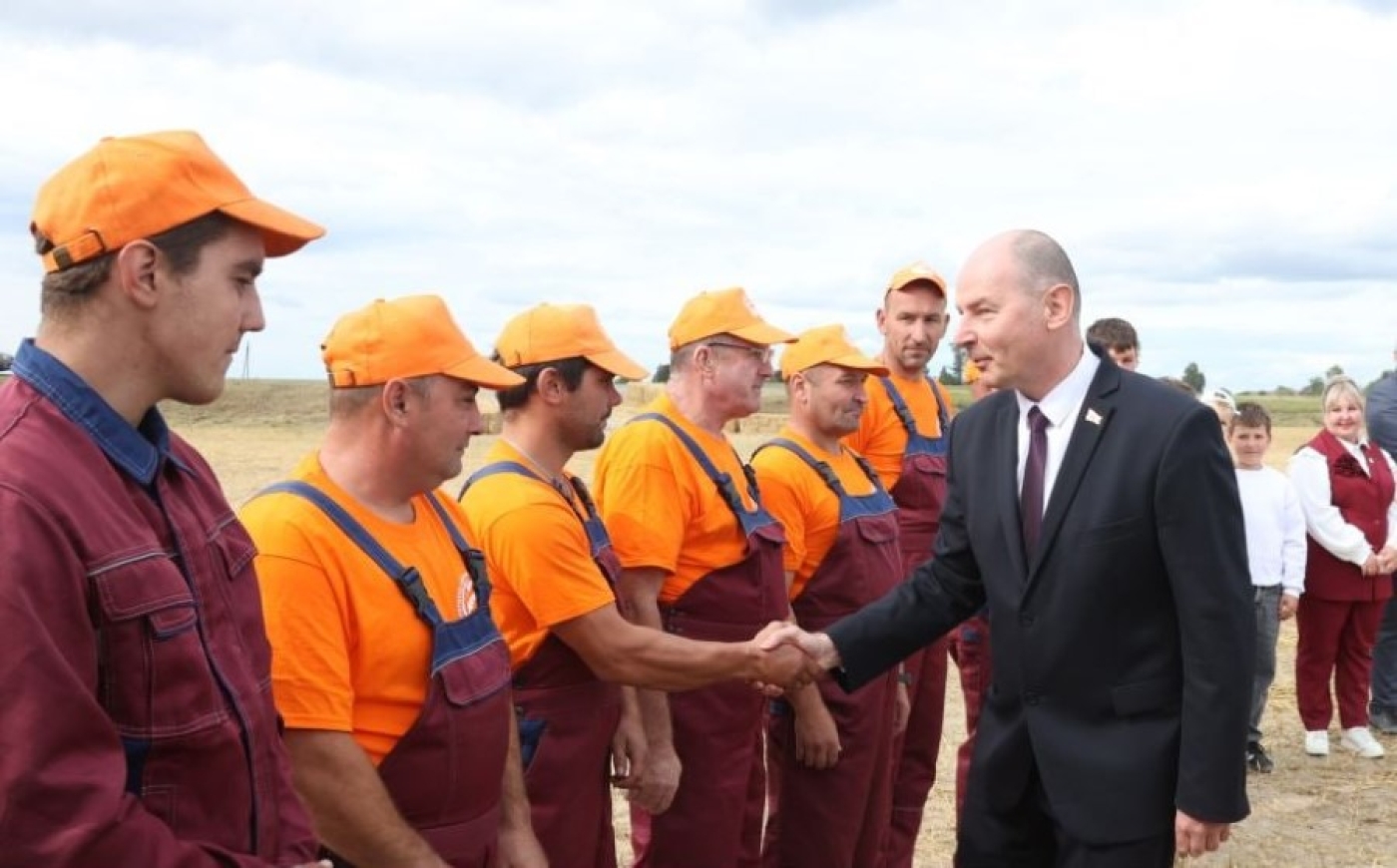 Губернатор поздравил с Днем работников сельского хозяйства и перерабатывающей промышленности агропромышленного комплекса