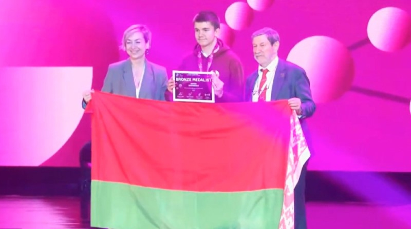 Три серебра, четыре бронзы. Белорусские школьники победили в олимпиаде по химии в Китае