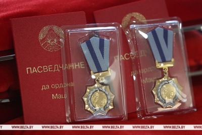 Лукашенко подписал указ о награждении 72 белорусок орденом Матери