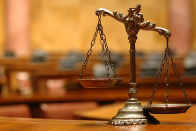 Суд надзорной инстанции отменил решение районного суда о взыскании с выпускника