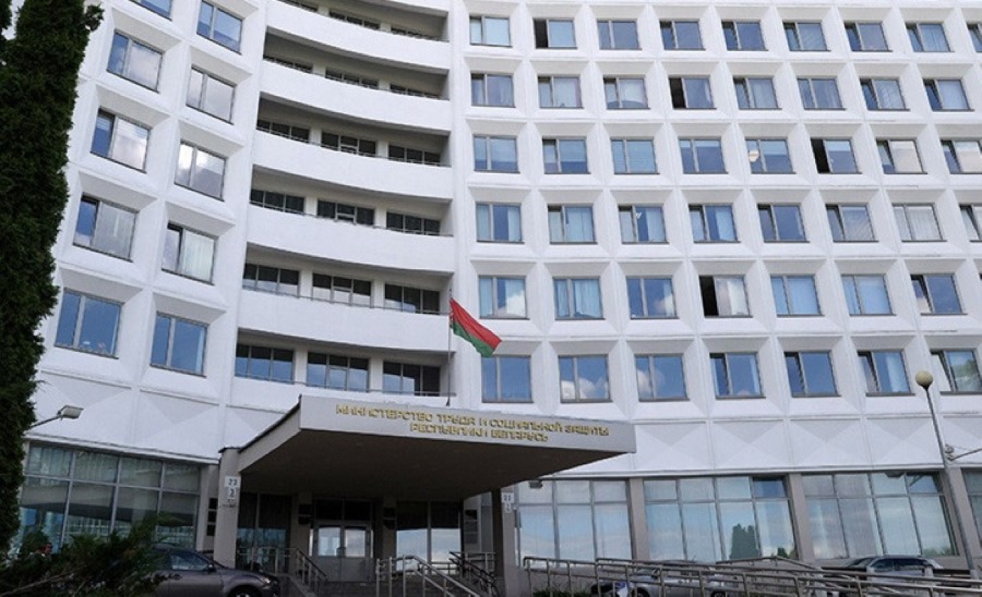 Минтруда: с 1 июля социальные выплаты перечисляются только на базовый счет