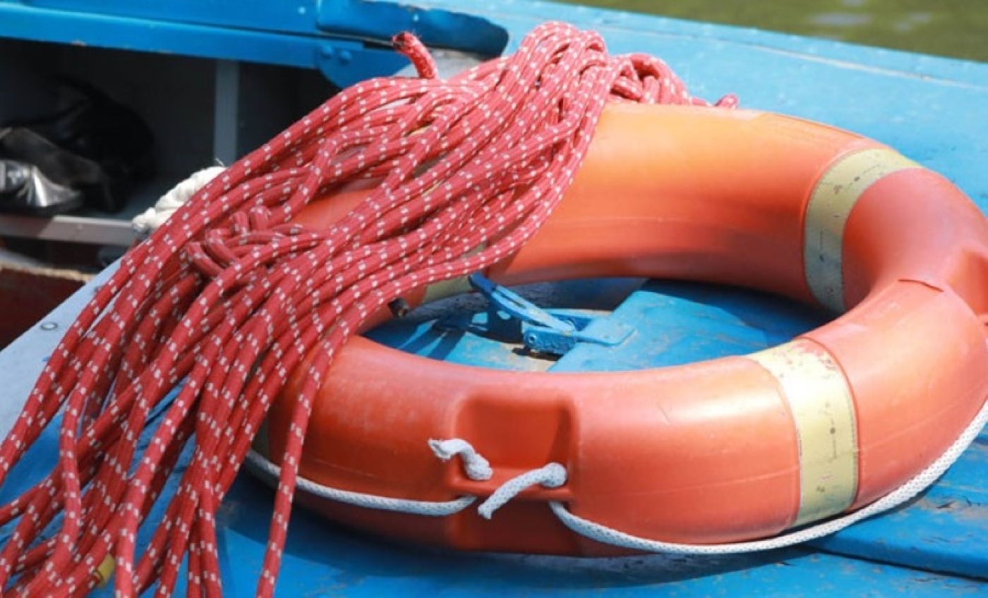 В Дрогичине у мужчины спустило лодку посреди водохранилища. На помощь пришел матрос ОСВОД