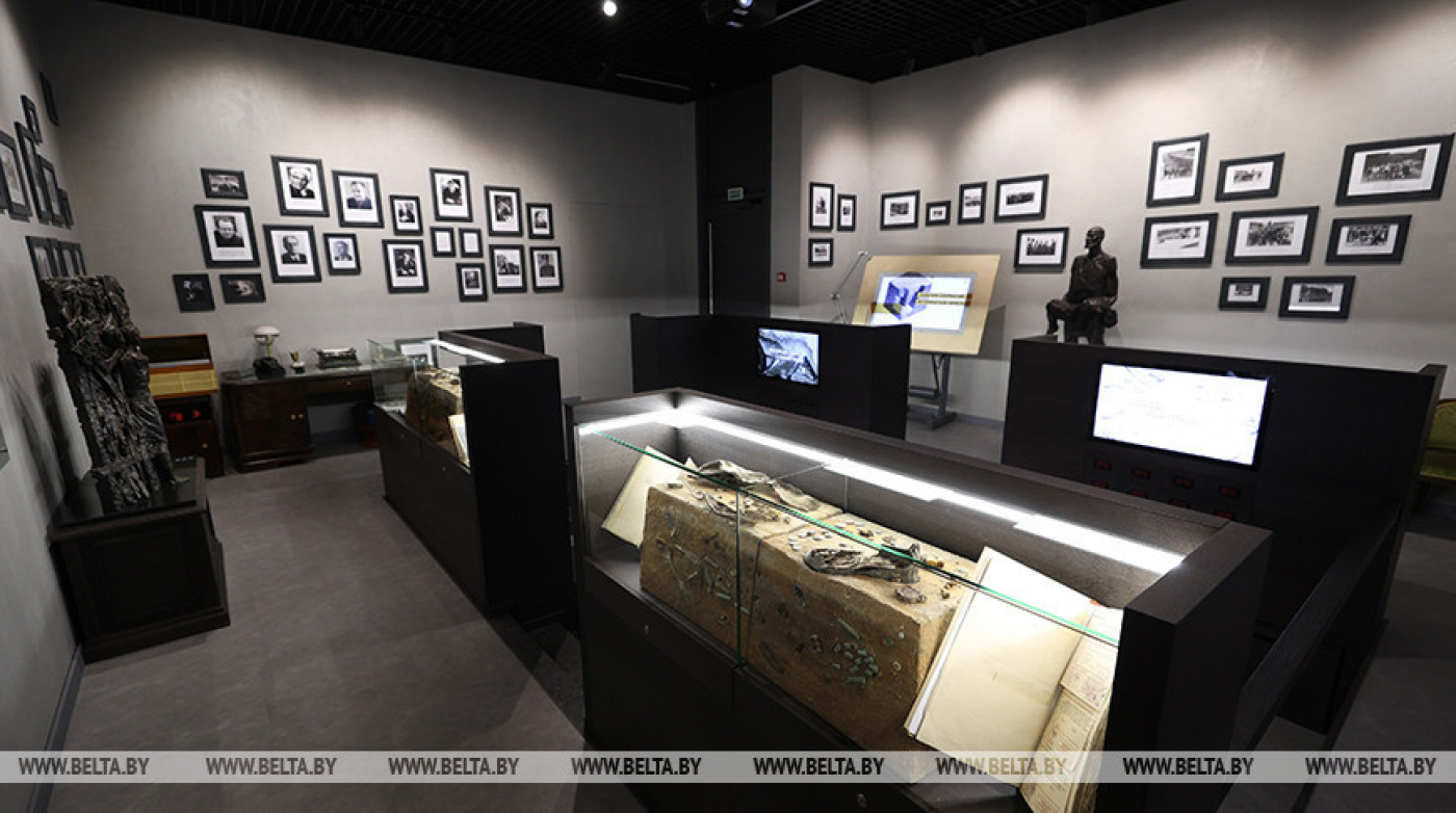 Лукашенко вместе с сыновьями посетил музей в мемориальном комплексе "Хатынь"