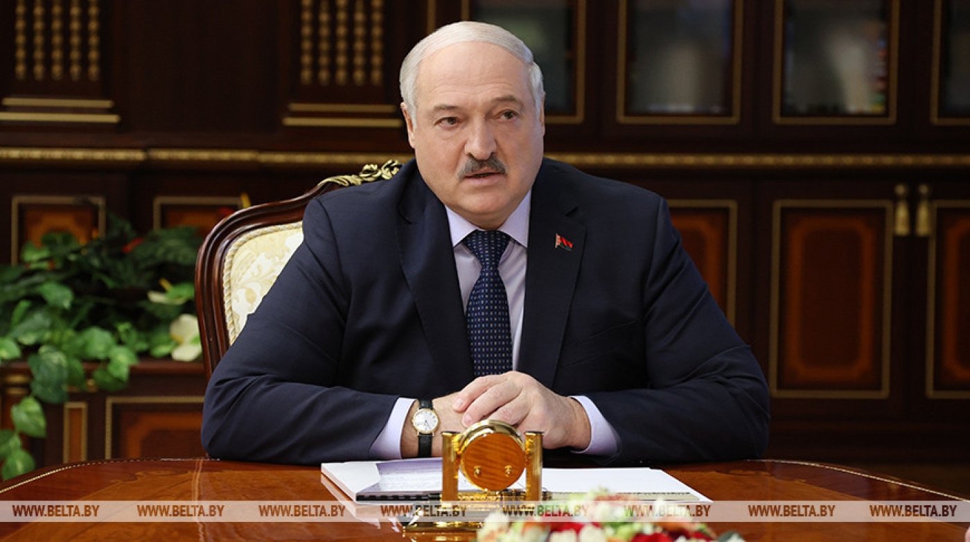 Лукашенко поручил обеспечить поддержку в переходный для белорусского парламента период