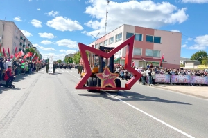 В Березино стартовало торжественное шествие в честь Дня Победы