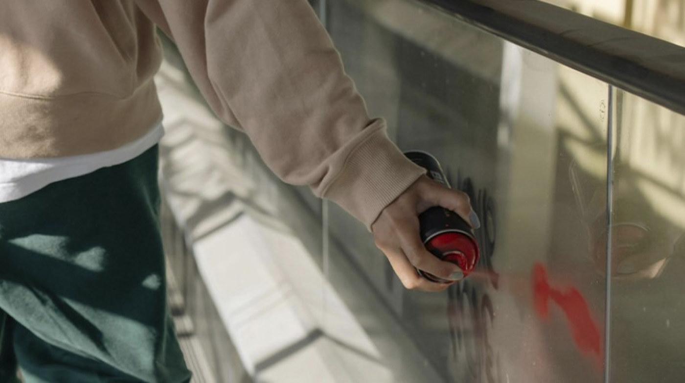 Борисовчанин рисовал граффити с рекламой наркошопа, возбуждено уголовное дело