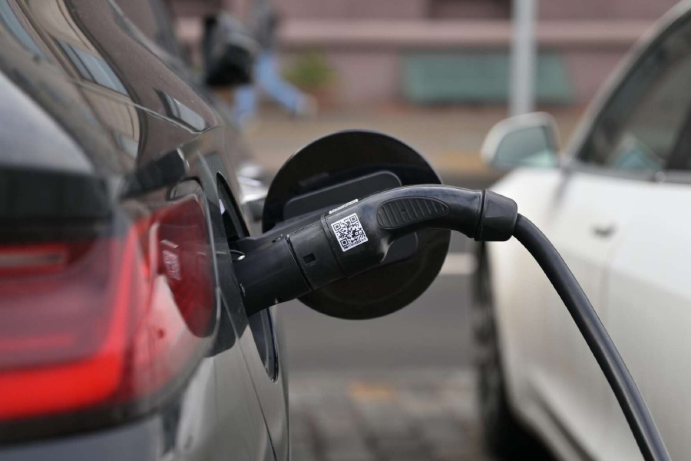 Тарифная льгота на электрокары заработает 22 января: гибриды — не в счёт
