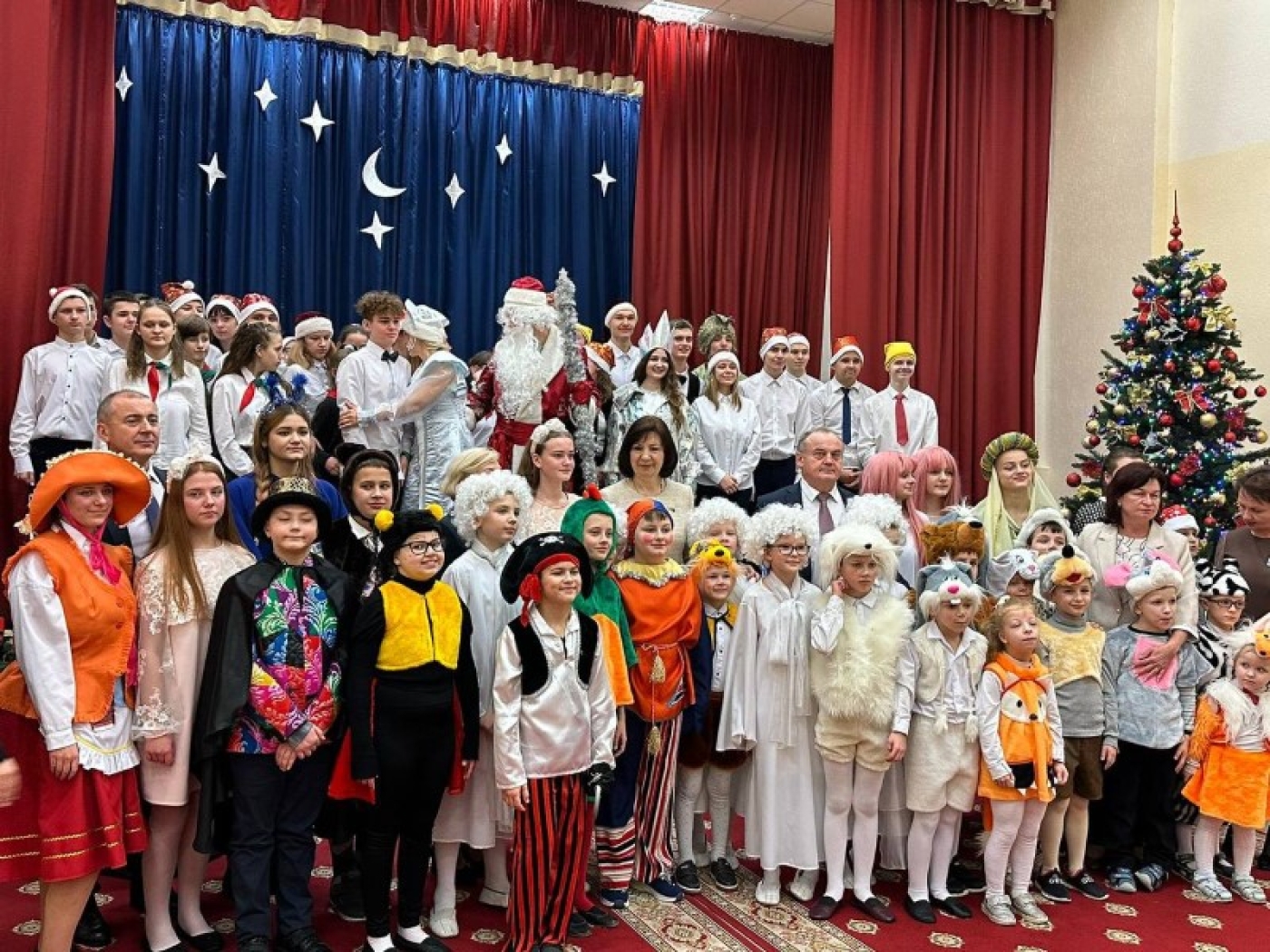 В рамках акции «Наши дети» Наталья Кочанова и Иван Маркевич посетили Ждановичскую школу-интернат