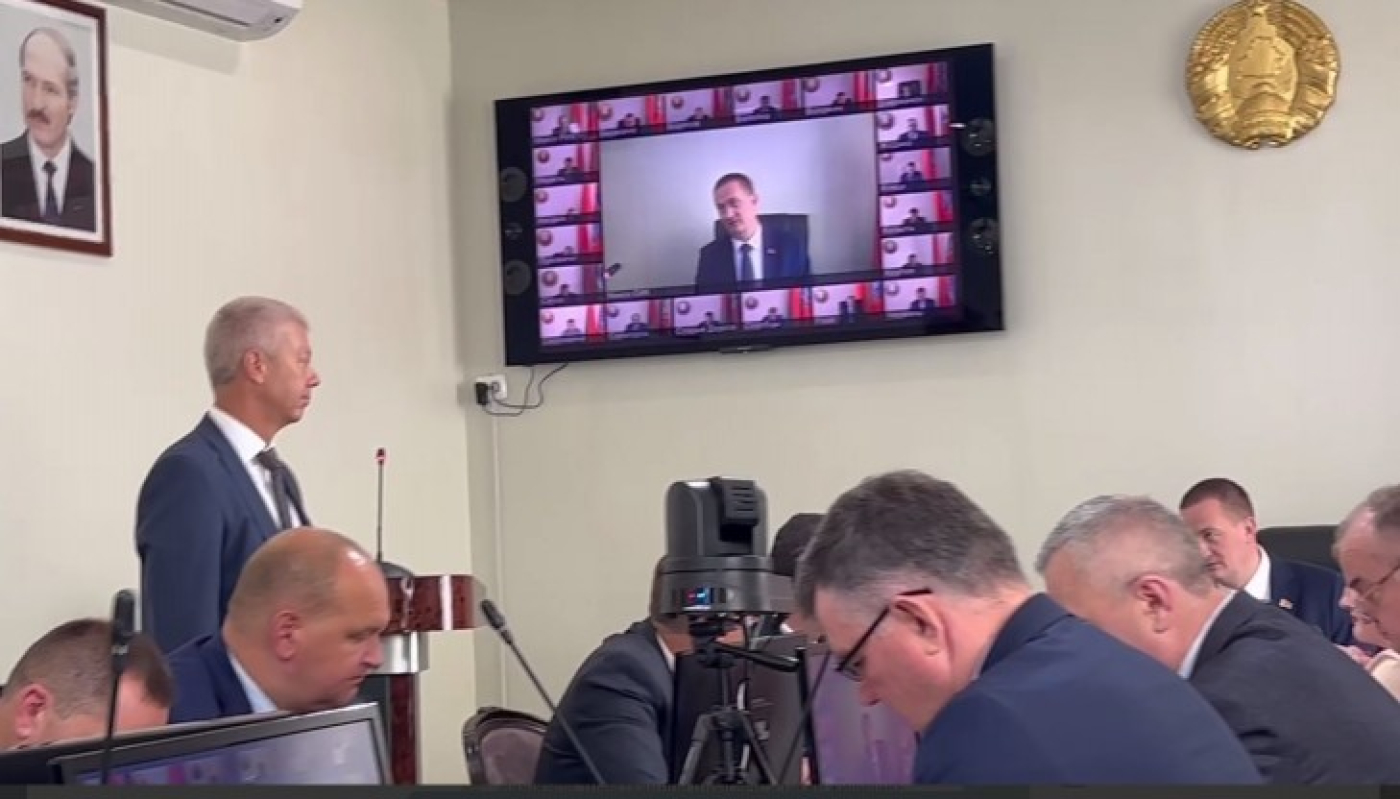 На рабочем совещании в облисполкоме губернатор Александр Турчин представил нового заместителя председателя Миноблисполкома Виктора Рагусского