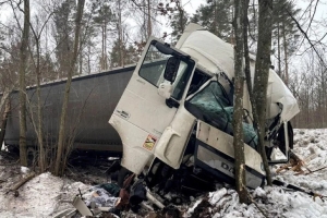 Легковушка на встречке столкнулась с фурой в Речицком районе. Погибли два человека, в том числе ребенок