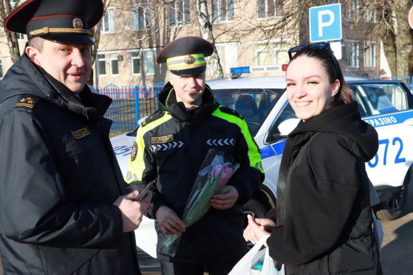 Сотрудники милиции поздравили женщин-водителей с 8 Марта