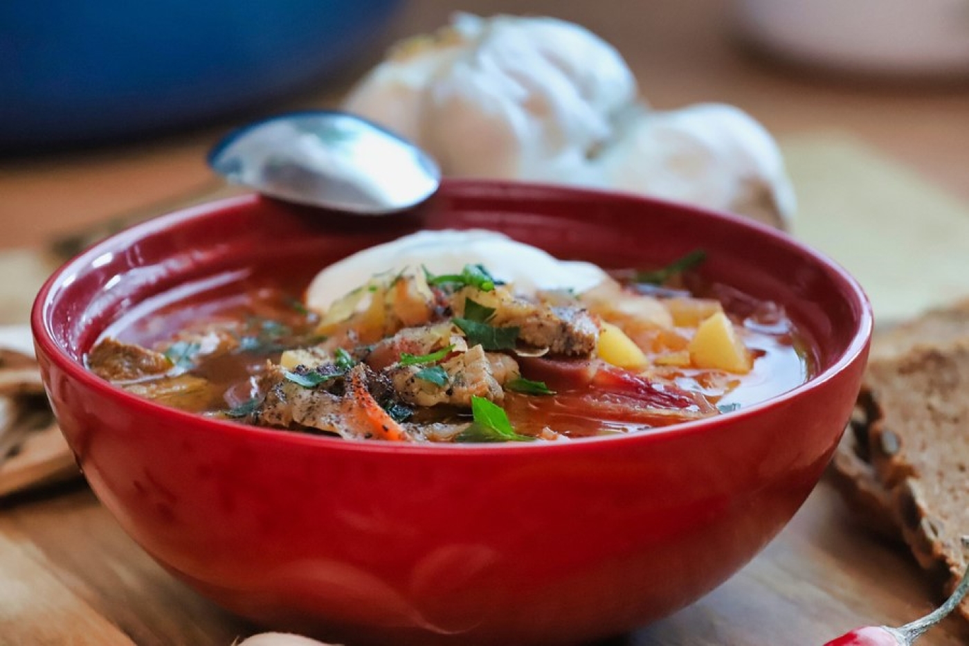 Укрепляют иммунитет и насыщают витаминами. Нутрициолог — о том, какие супы важно есть зимой