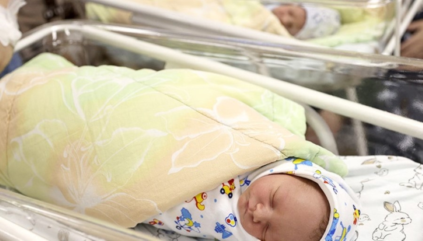 В Беларуси планируют оплачивать отпуск для отцов при рождении ребенка