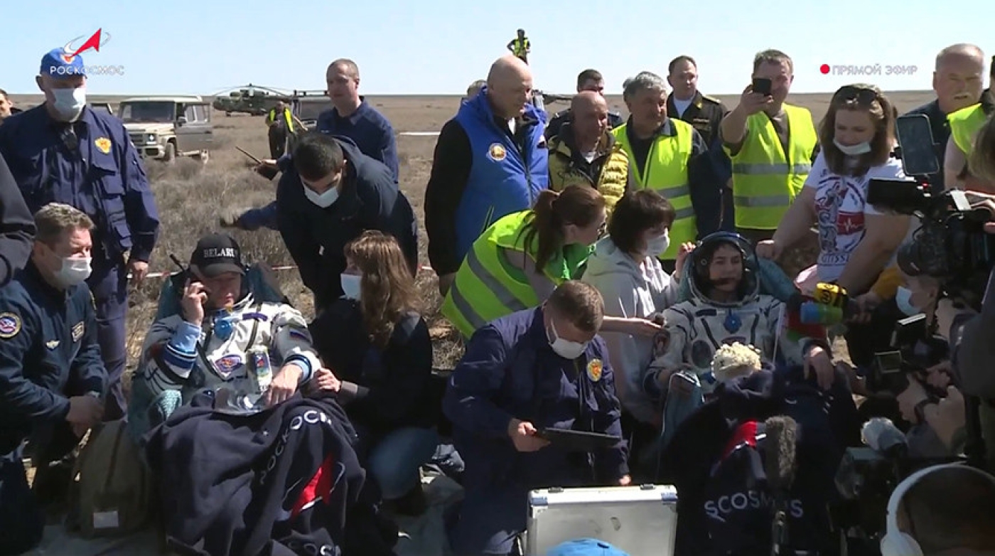 Лукашенко поздравил экипаж корабля "Союз МС-24" с успешной посадкой