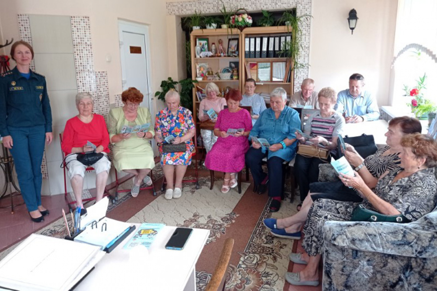 Встреча инспектора Березинского РОЧС с посетителями отделения дневного пребывания для граждан пожилого возраста