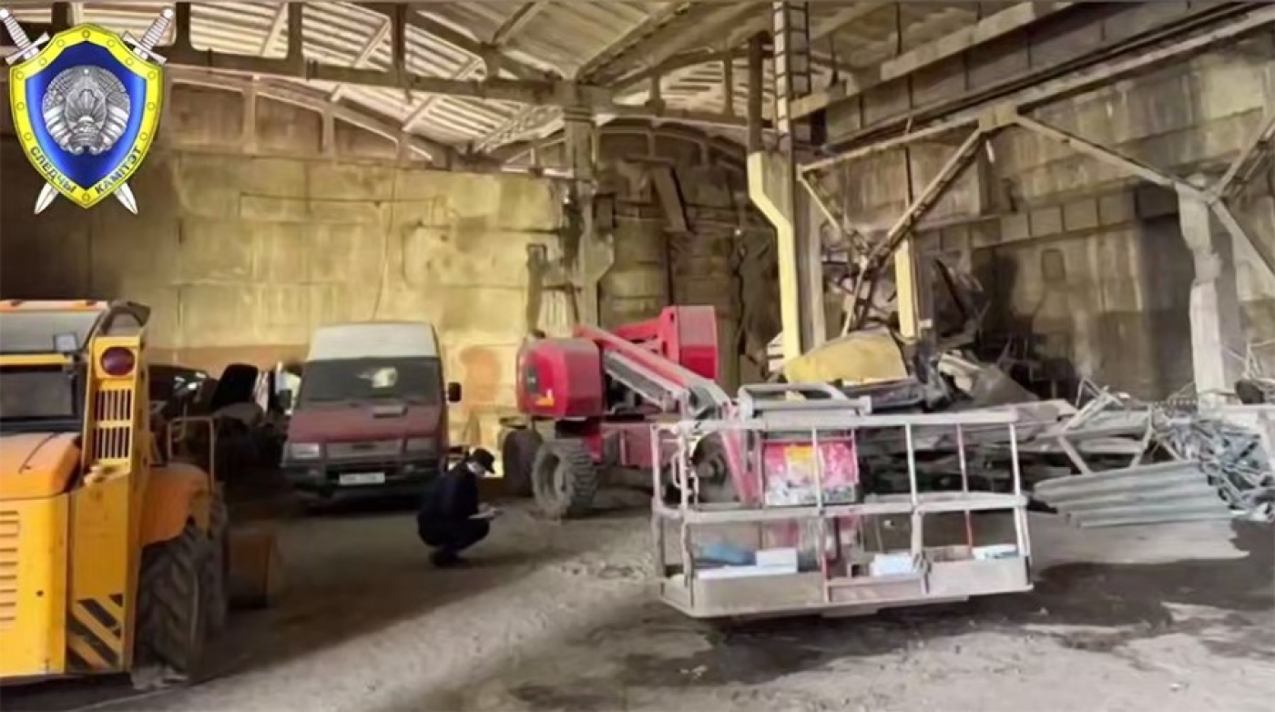 На минском предприятии обрушилась металлоконструкция с двумя рабочими, один из них погиб на месте