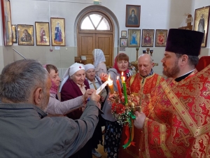 В Никольский храм прибыл благодатный огонь из Иерусалима
