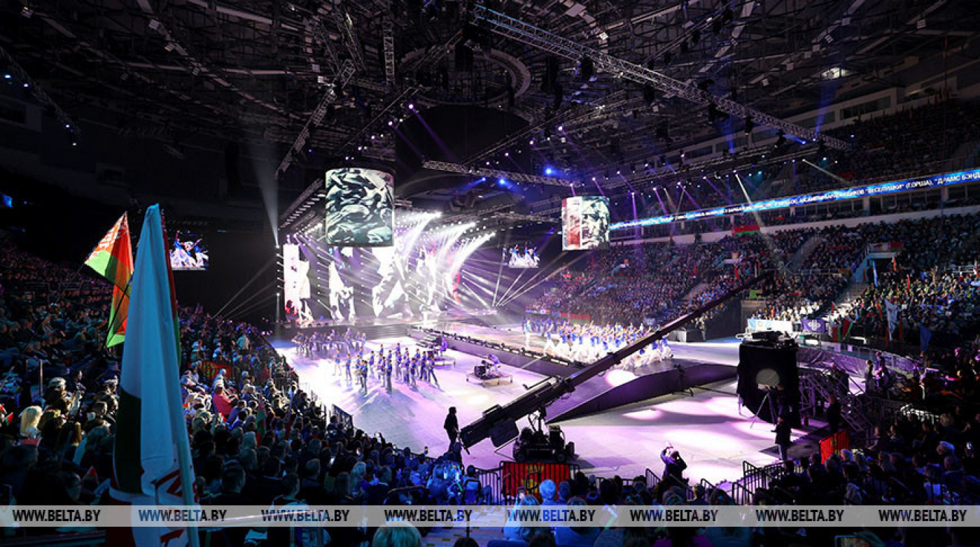 Лукашенко: в Беларуси сильная власть и сильная единая нация