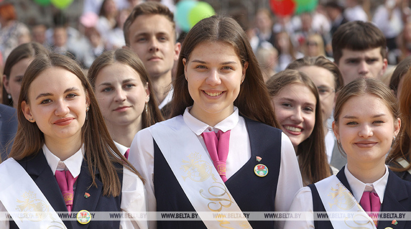 Почти 23 тыс. учеников в Минской области оканчивают 9 и 11 классы