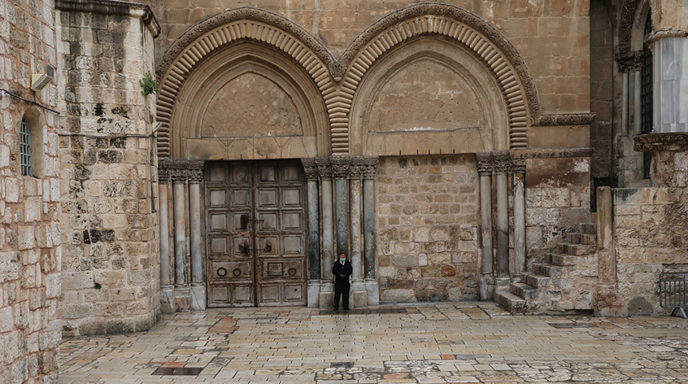 Благодатный огонь сошел в храме Гроба Господня в Иерусалиме