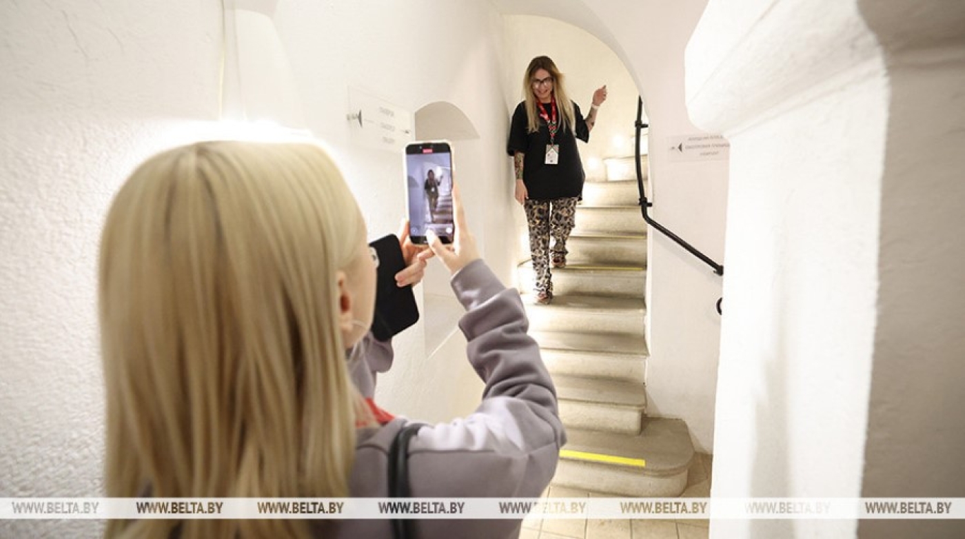 "Ощущаешь связь с поколениями". Блогеры восхитились исторической атмосферой Гродно на "Марафоне единства"